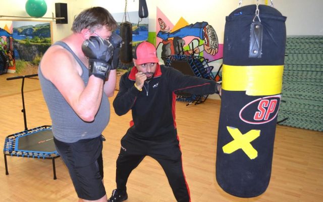 Image 2023-10-29 at 14.17.49 (6) Séance de boxe adaptée avec gants et sac de frappe